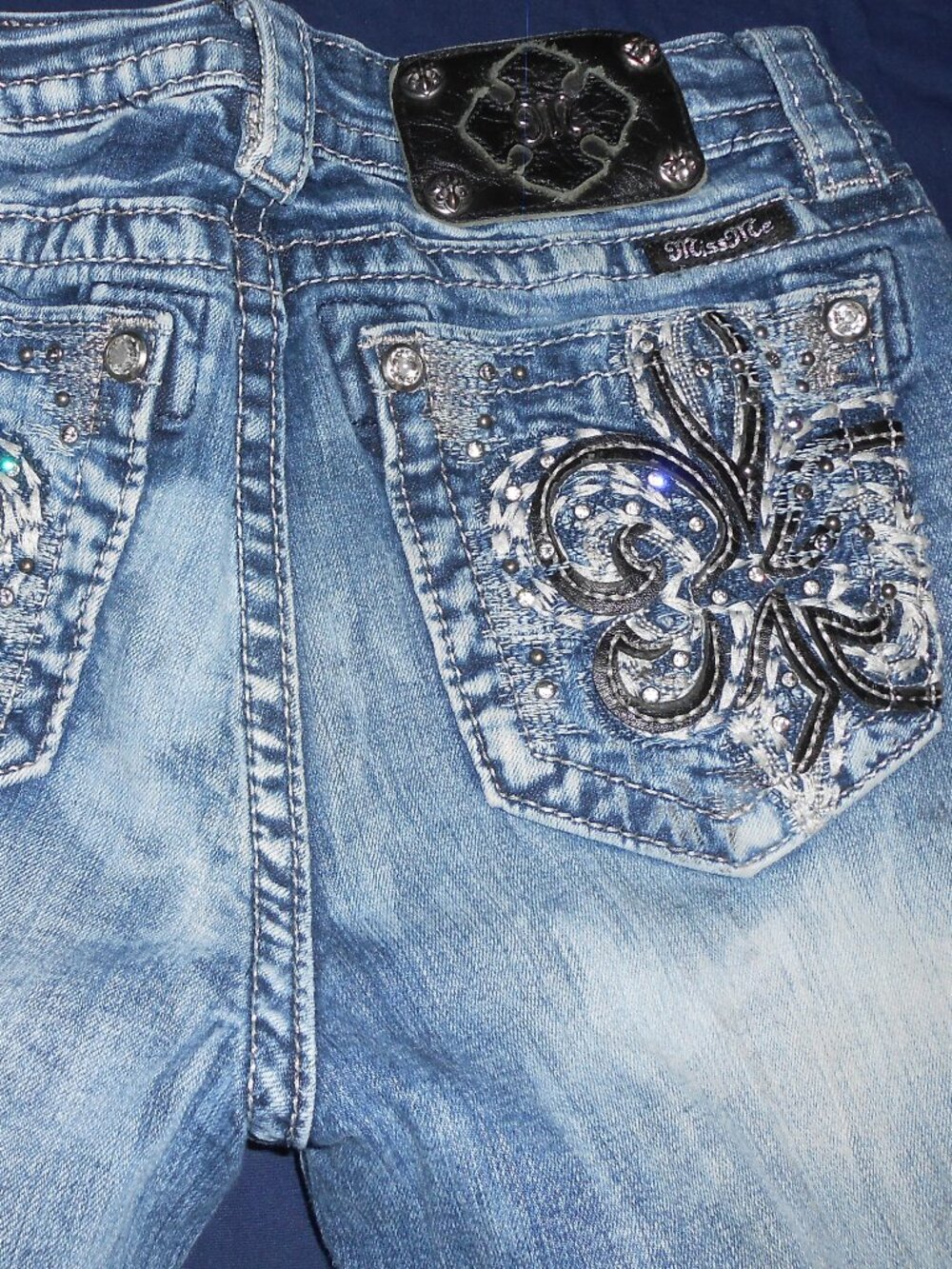 MISS ME BOYFRIEND CAPRI JEANS DISTRESSED/FADED BLUE SZ 27 VGC